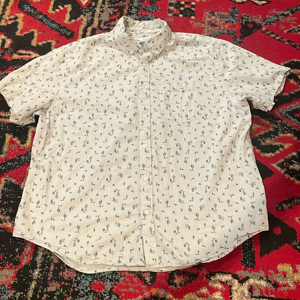Men’s 2X desert print chambray short sleeve button up, slim fit
